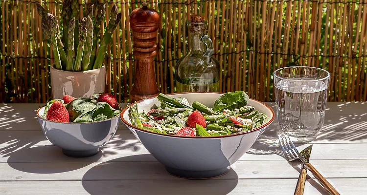 Erdbeer-Spargelsalat mit Basilikum